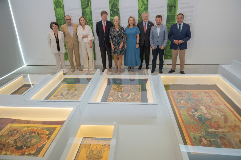 El IAPH exhibe por primera vez tras su restauración el conjunto de 13 ‘thangkas’ tibetanos de la Fundación Rodríguez-Acosta